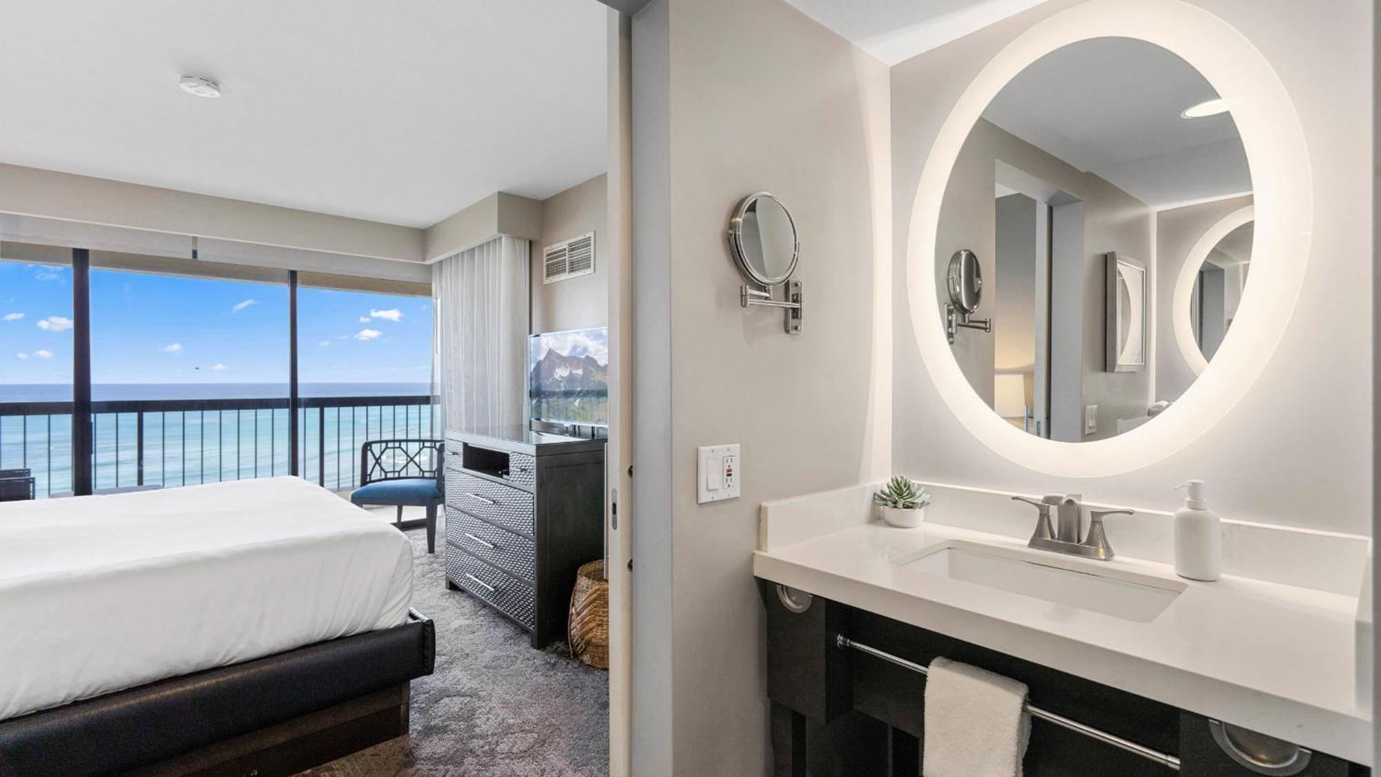 Luxury Oceanfront 2 Bedroom Apartment At Waikiki Beach Tower Honolulu Exterior photo